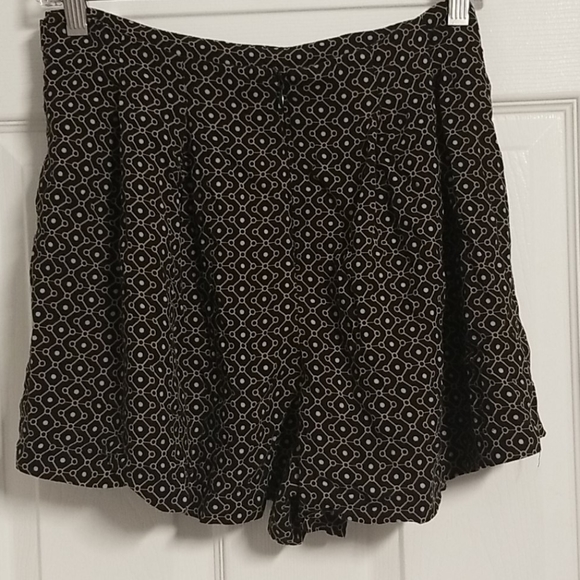 Forever 21 High Waisted Patterned Shorts - Picture 3 of 4